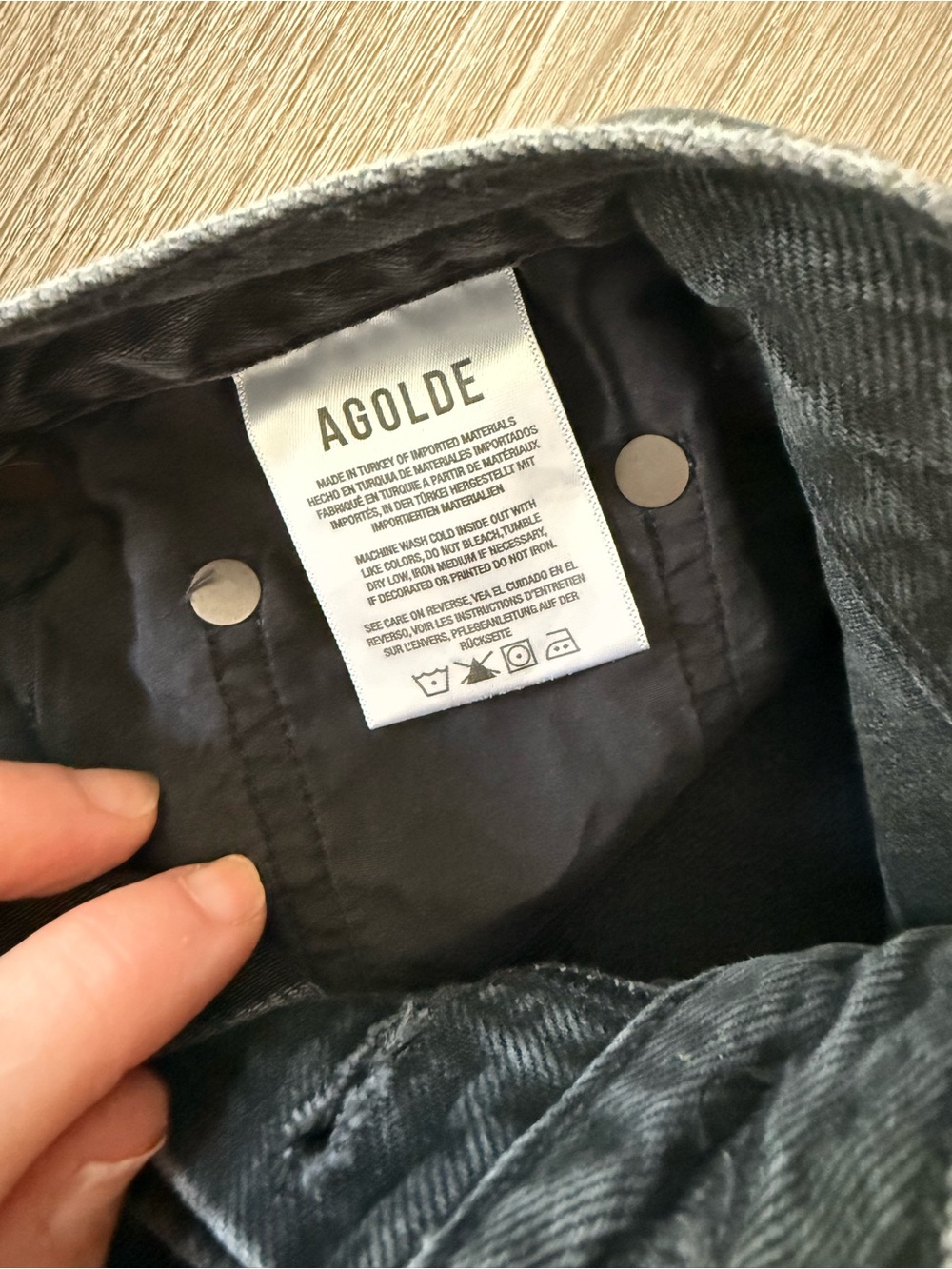 Agolde Dee Black Denim Shorts Size 25 - Picture 5 of 8